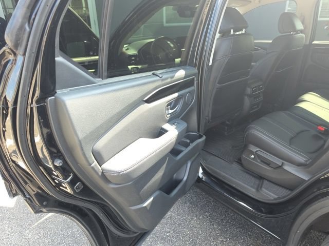 Used 2023 Honda Pilot Touring image 13