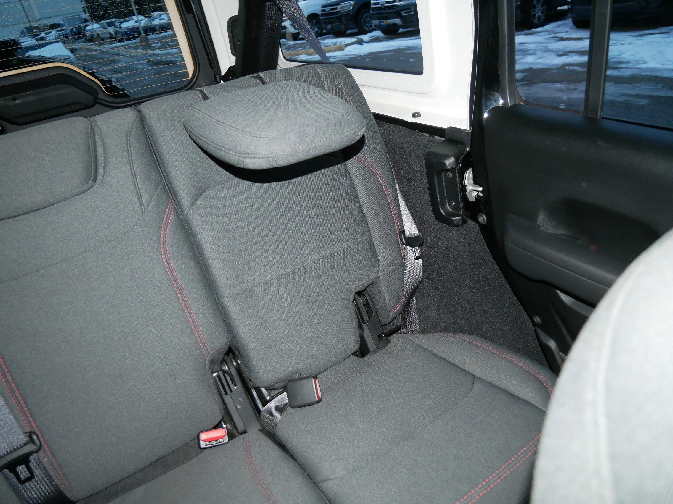 Used 2024 Jeep Wrangler Rubicon image 12
