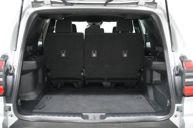 Used 2025 Toyota 4Runner SR5 AWD/4WD image 33