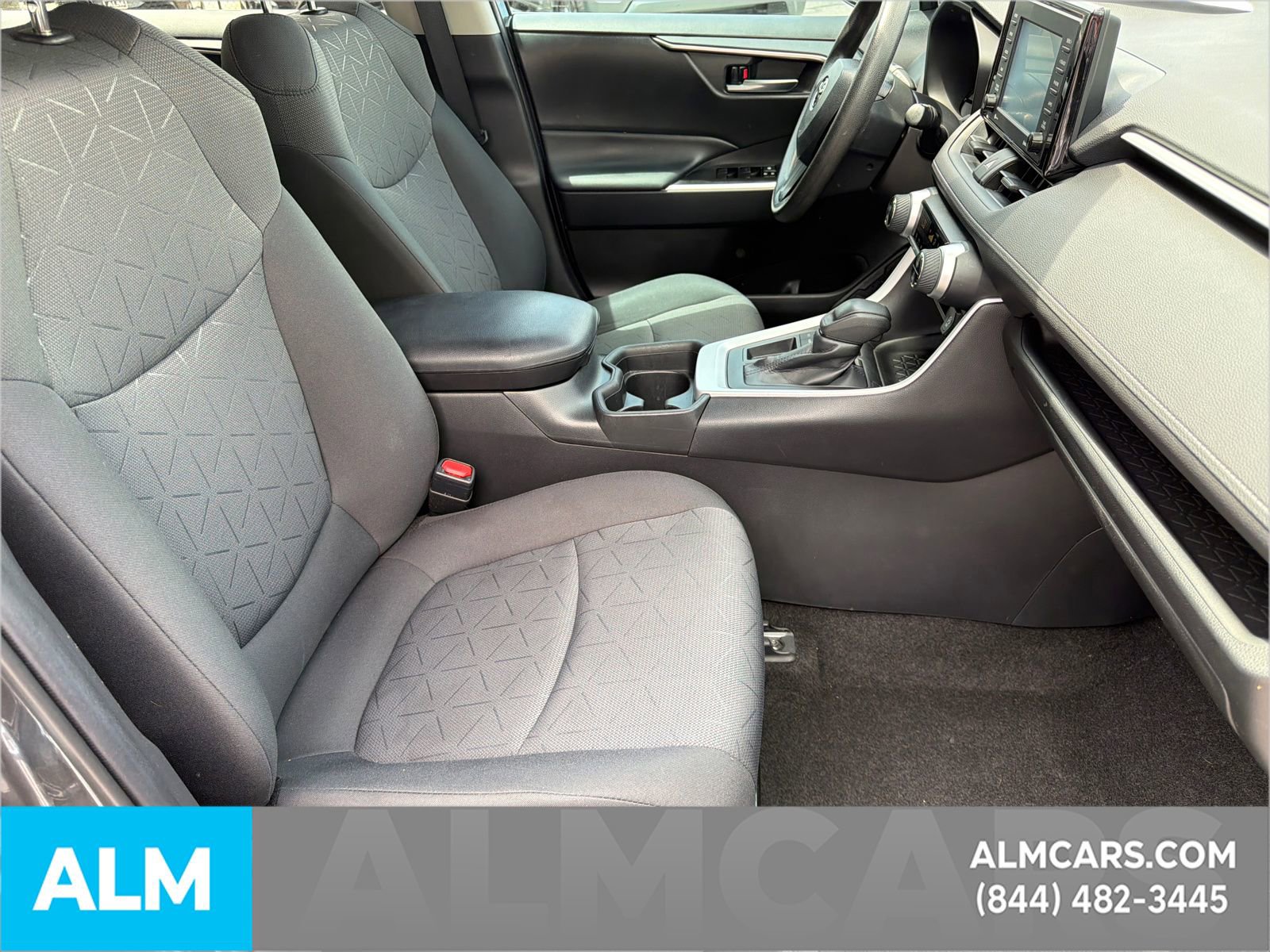 Used 2021 Toyota RAV4 XLE w/ Convenience Package FWD image 15