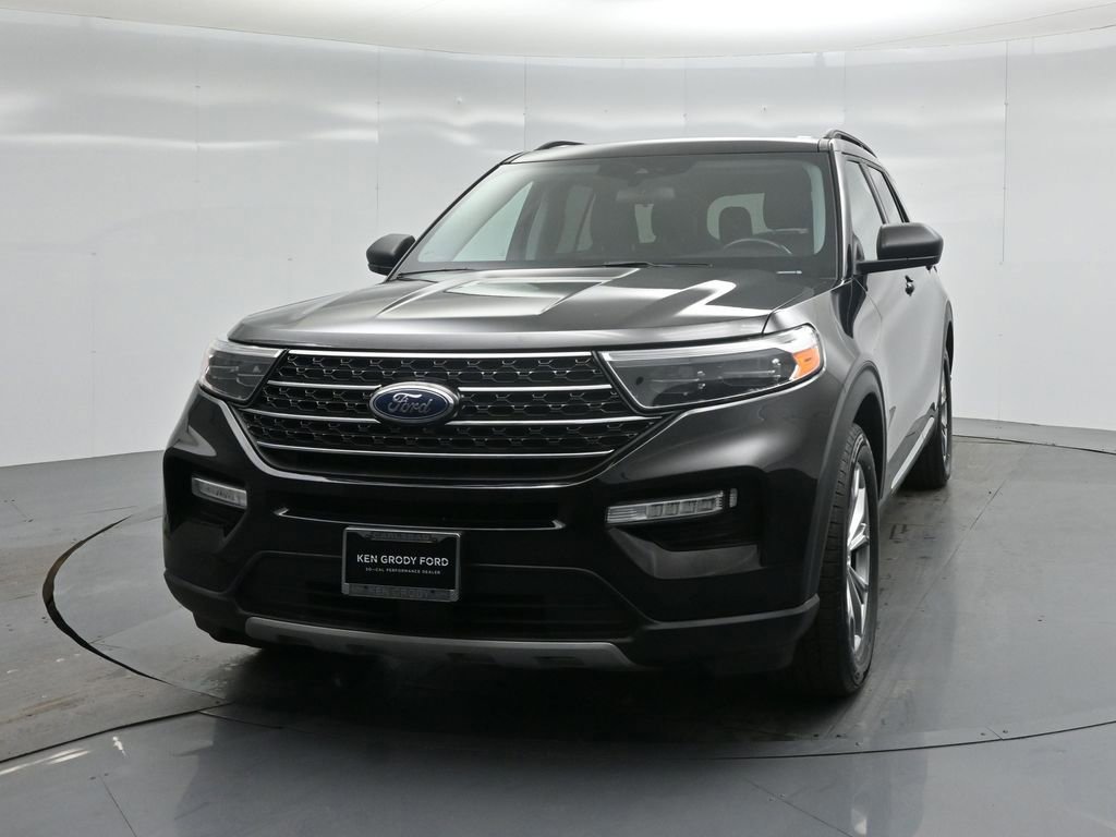 Certified 2020 Ford Explorer XLT w/ Equipment Group 202A image 28