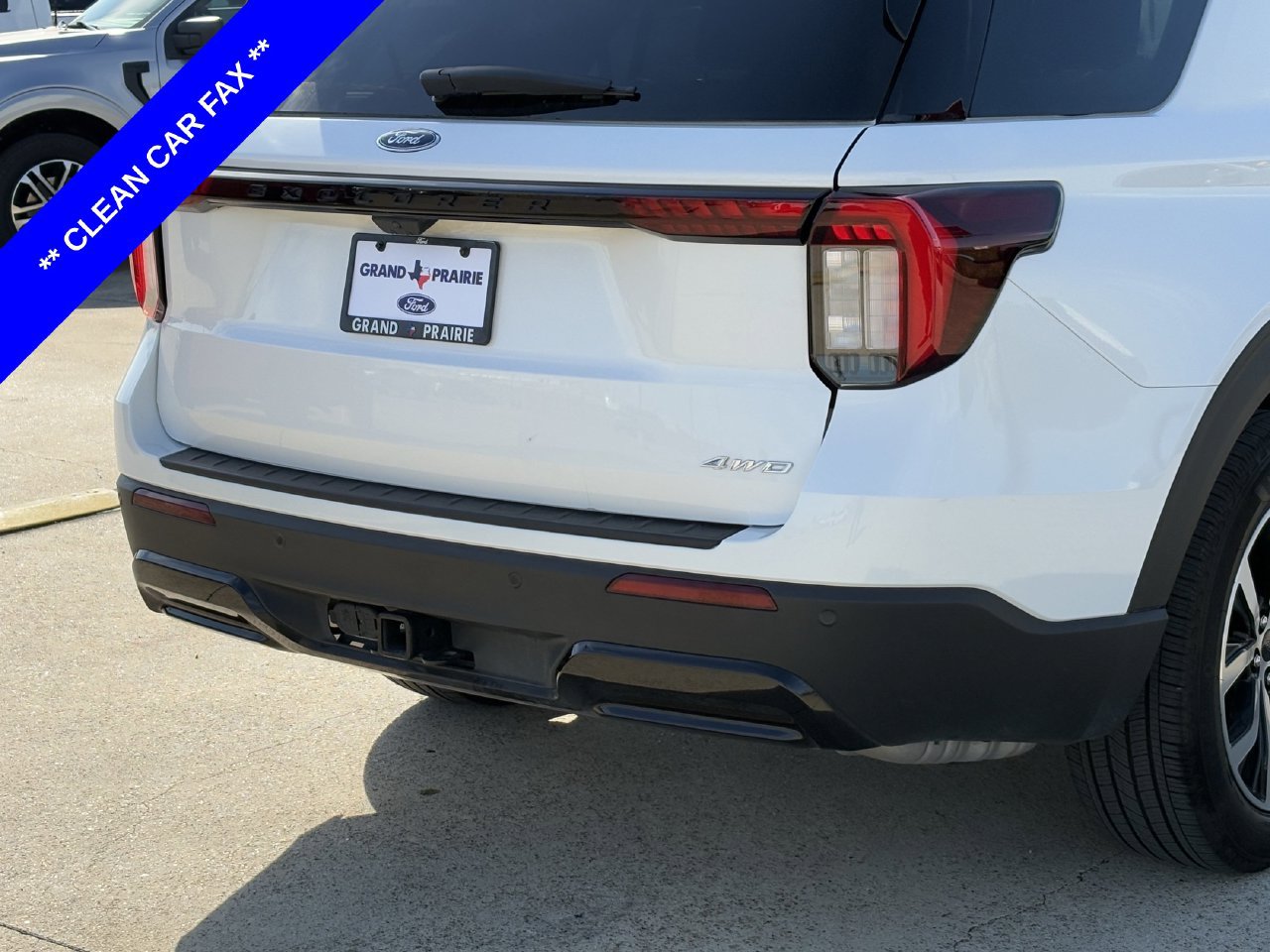 Certified 2025 Ford Explorer ST-Line AWD/4WD image 8