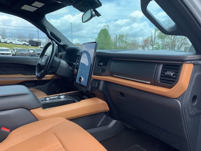 Certified 2024 Ford Expedition Platinum image 18