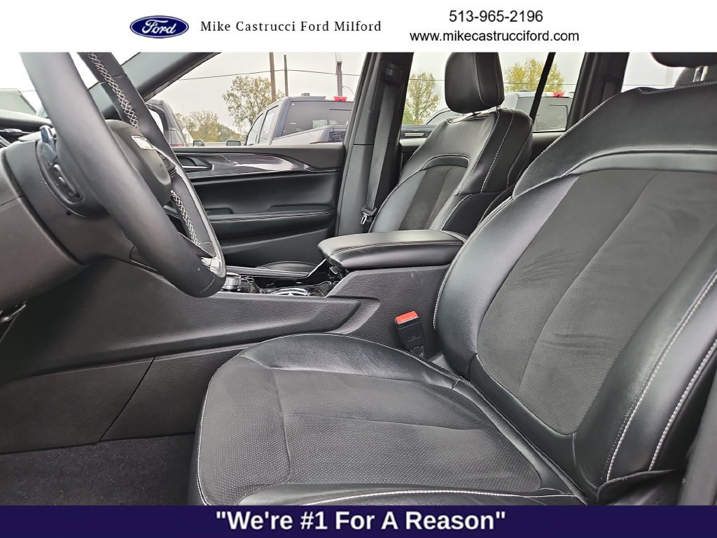 Used 2022 Jeep Grand Cherokee Altitude AWD/4WD image 24