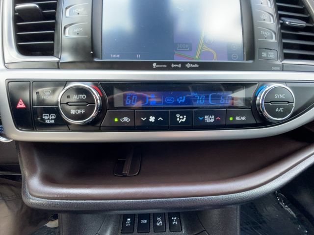 Used 2019 Toyota Highlander XLE AWD/4WD image 26
