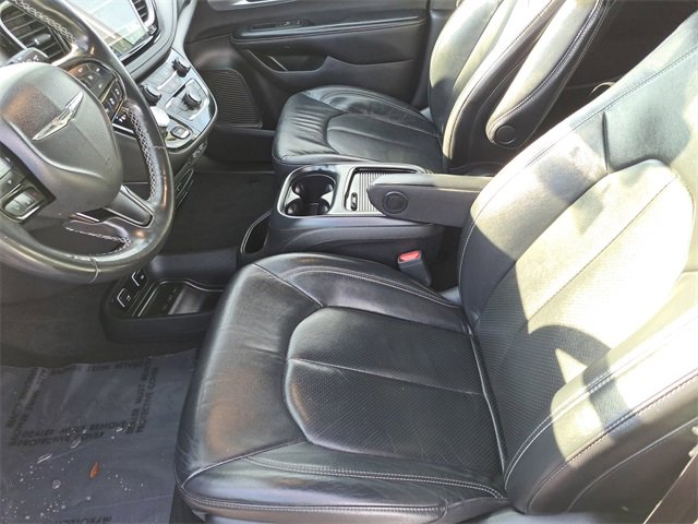 Used 2021 Chrysler Pacifica Touring-L w/ Uconnect Theater Family Group image 23