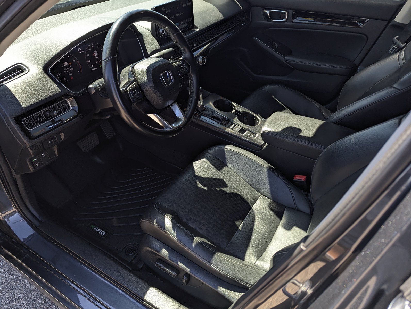 Used 2022 Honda Civic Touring image 9