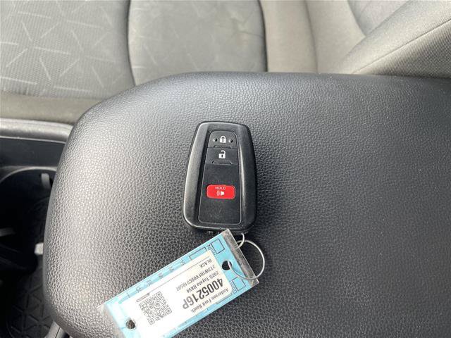Used 2025 Toyota RAV4 XLE FWD image 37
