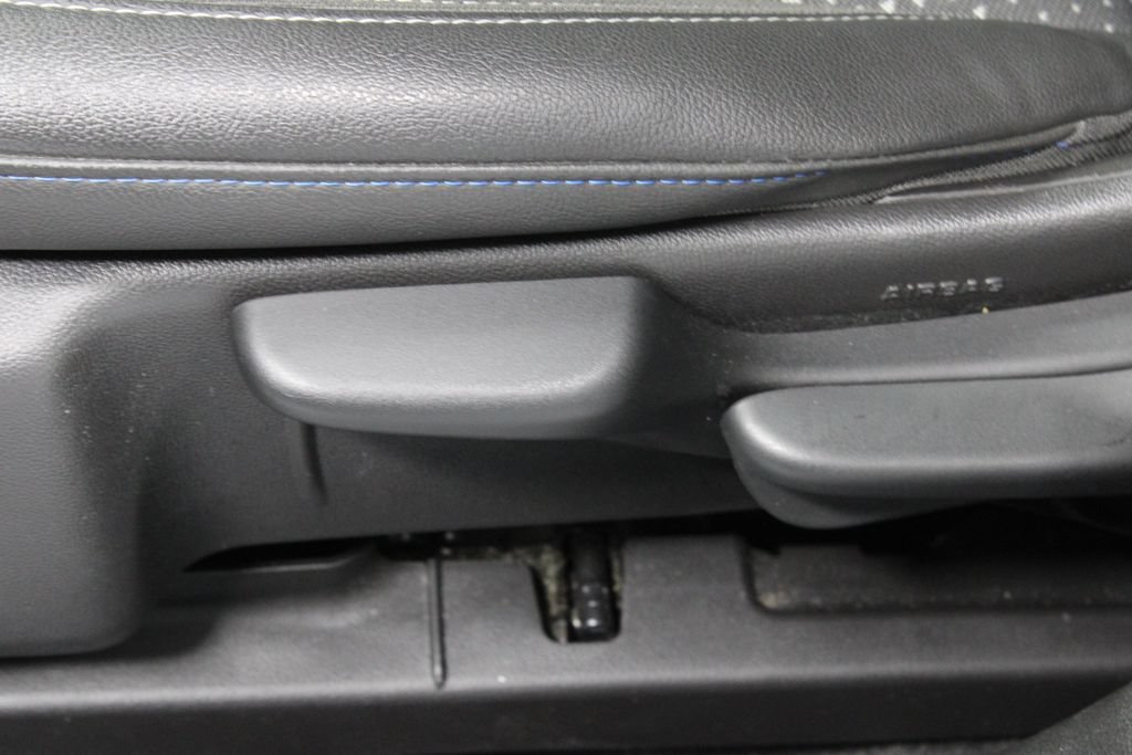 Used 2025 Chevrolet Trax LT FWD image 24