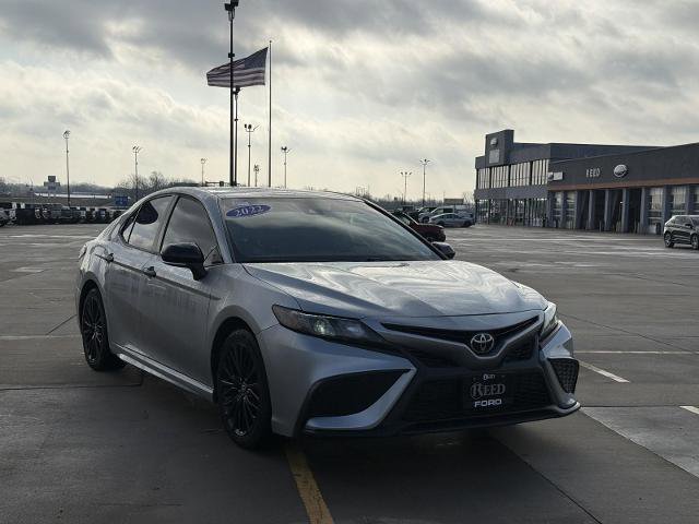 Used 2022 Toyota Camry SE w/ Convenience Package image 2