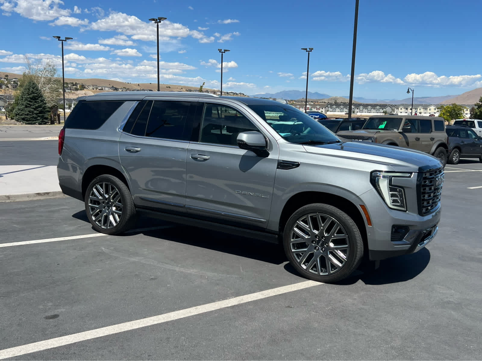 Used 2025 GMC Yukon Denali Ultimate AWD/4WD image 5