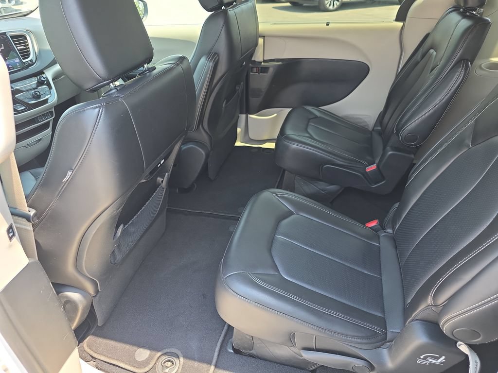 Used 2023 Chrysler Pacifica Touring-L FWD image 29