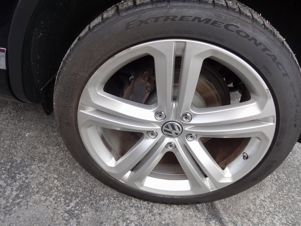 Used 2017 Volkswagen Touareg Executive image 12