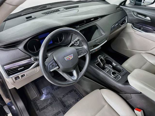 Used 2023 Cadillac XT4 Luxury FWD image 2