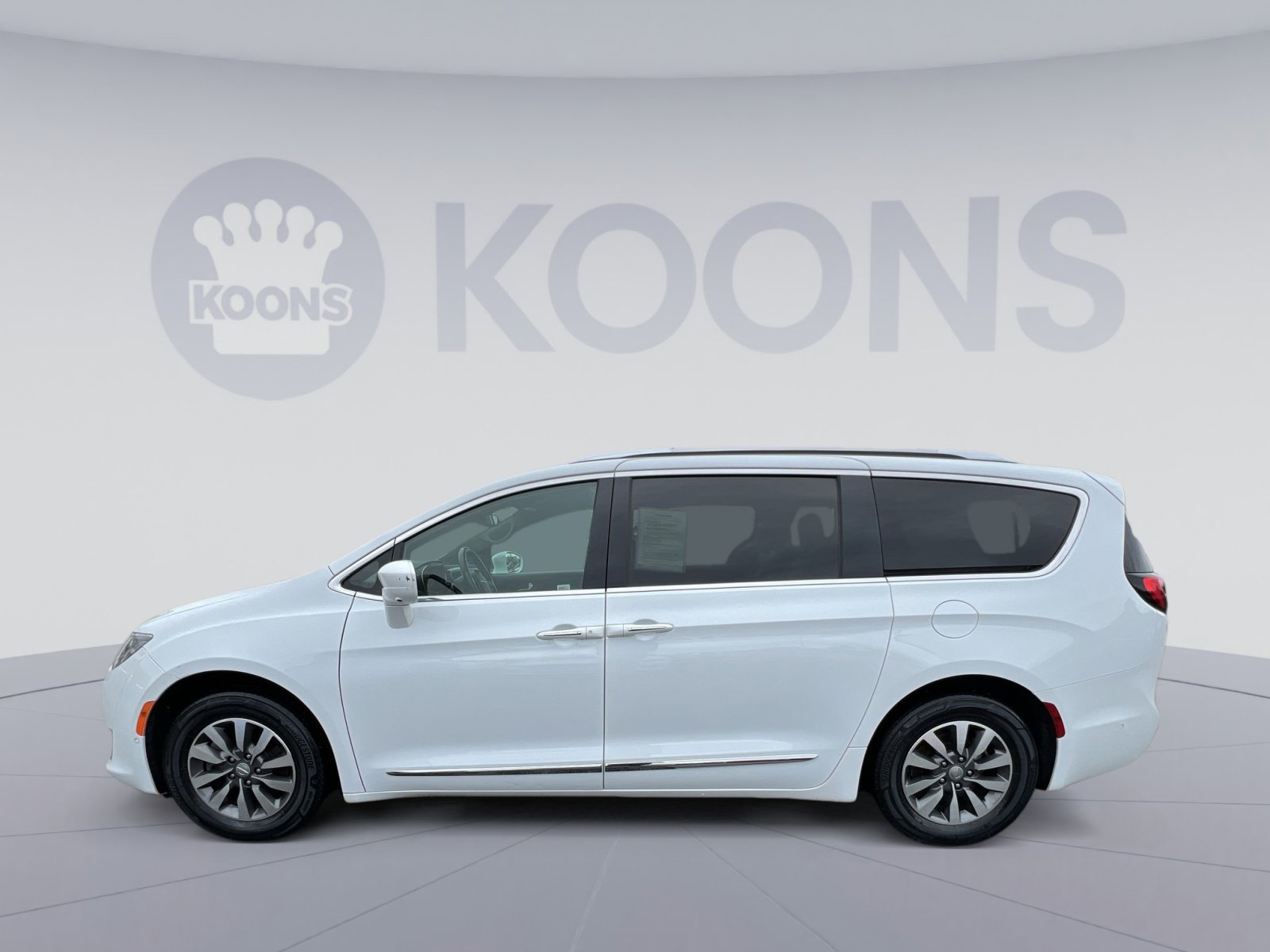 Used 2020 Chrysler Pacifica Touring-L FWD image 13