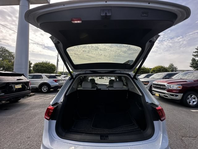 Used 2018 Volkswagen Tiguan SEL AWD/4WD image 41
