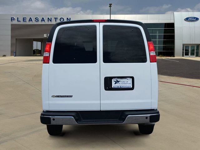 Used 2025 Chevrolet Express 3500 LT w/ LT Preferred Equipment Group RWD image 4