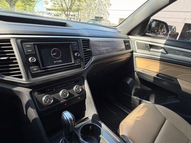 Used 2022 Volkswagen Atlas Cross Sport SE FWD image 21
