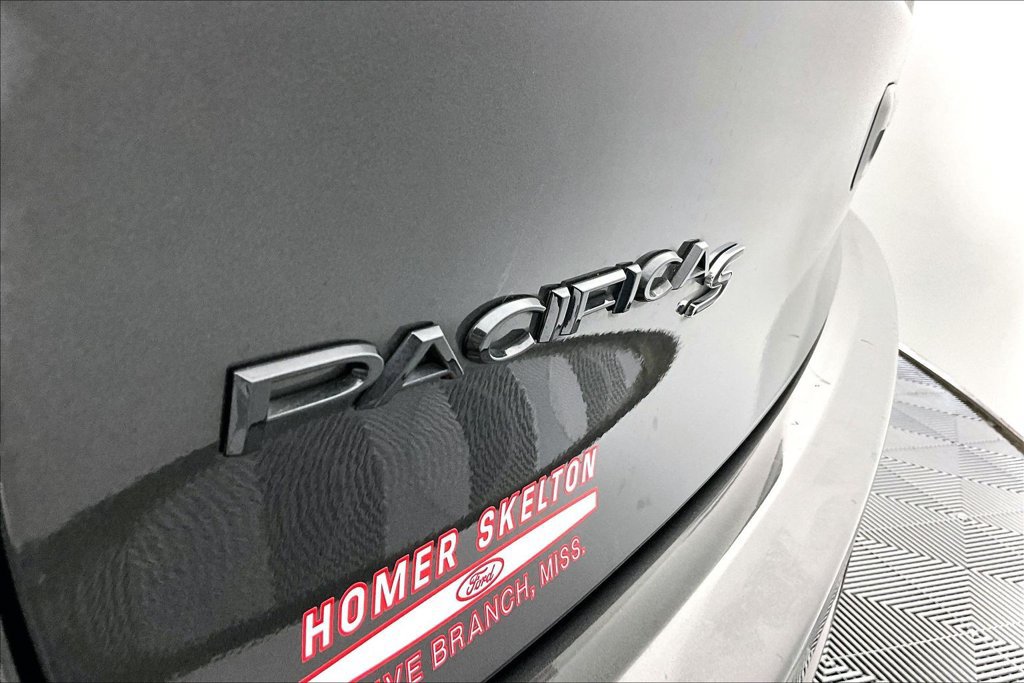 Used 2020 Chrysler Pacifica Touring w/ S Appearance Package FWD image 14