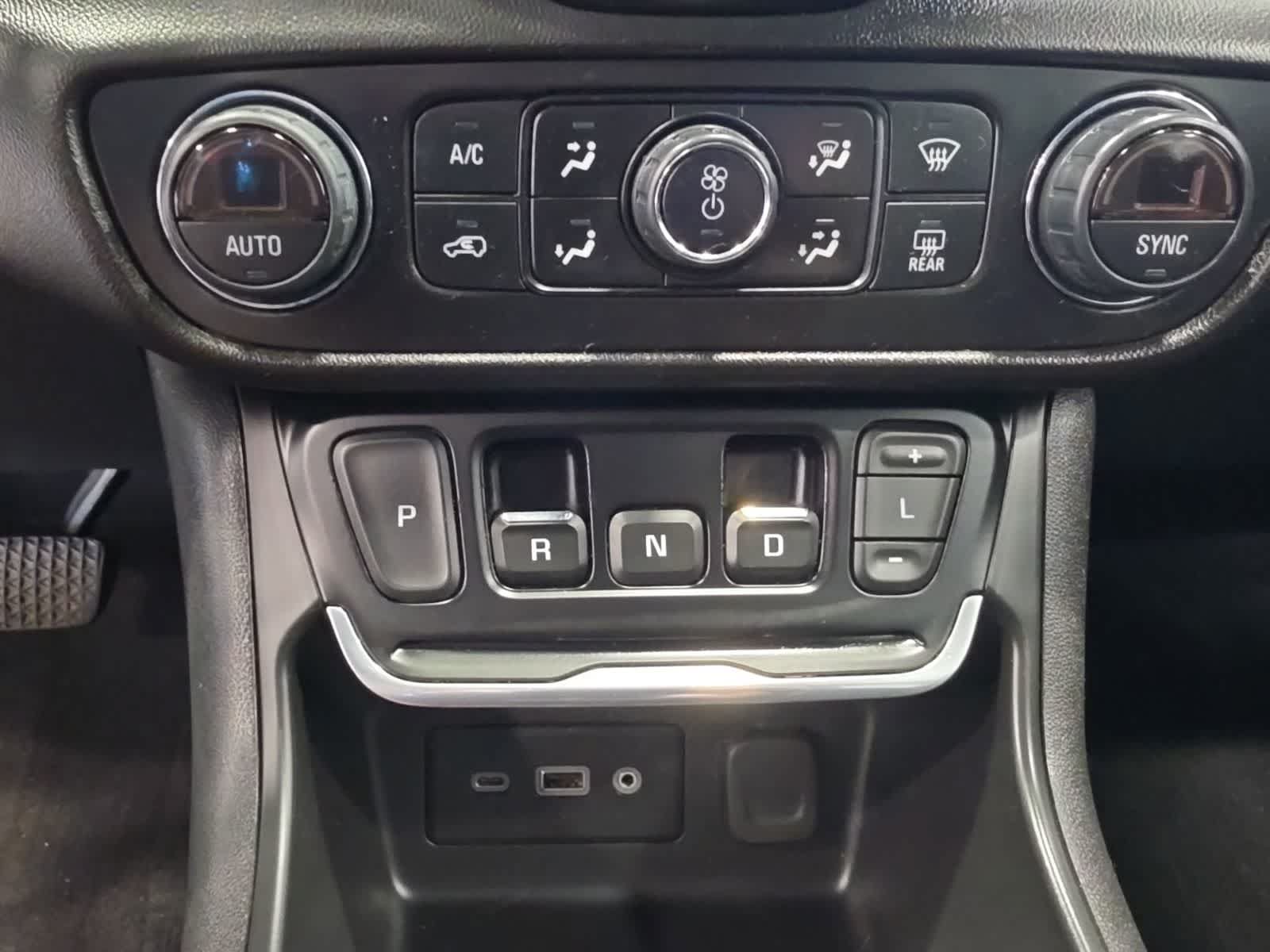 Used 2020 GMC Terrain SLE w/ Driver Convenience Package FWD image 24