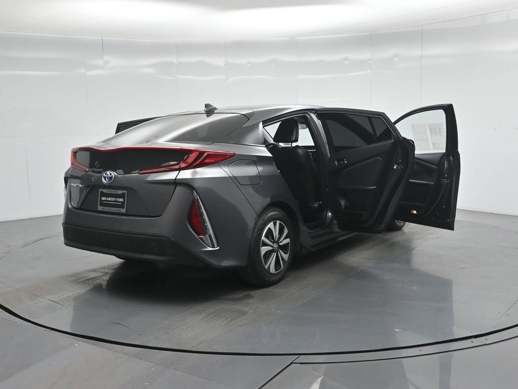 Used 2018 Toyota Prius Prime Plus image 32