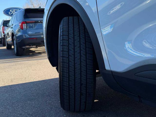 Certified 2025 Ford Escape Platinum w/ Premium Technology Package image 24