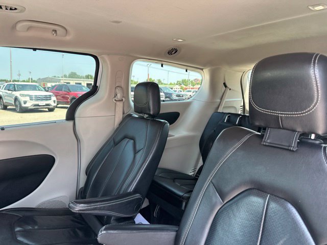 Used 2022 Chrysler Pacifica Touring-L FWD image 26