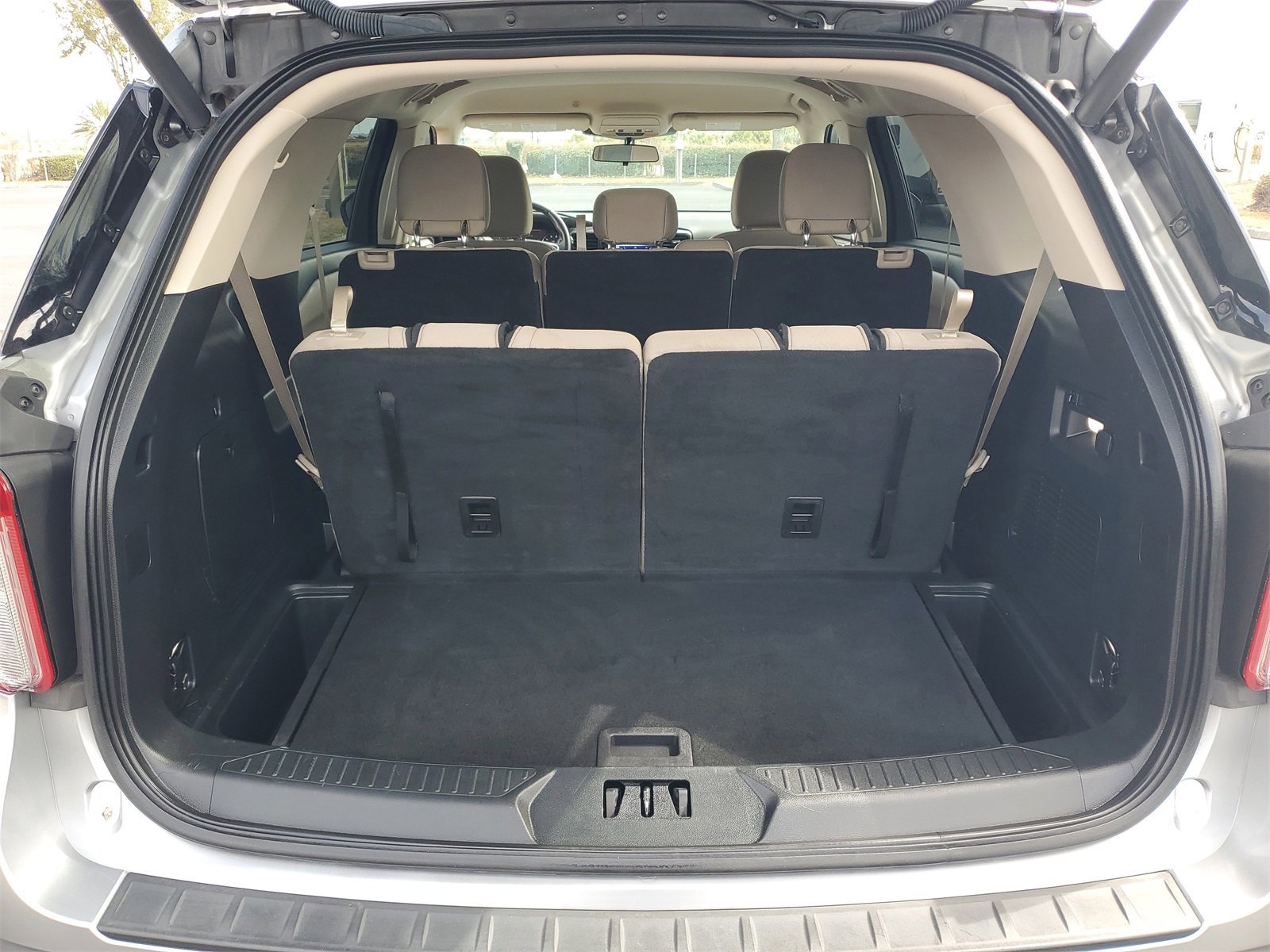 Certified 2023 Ford Explorer XLT image 8