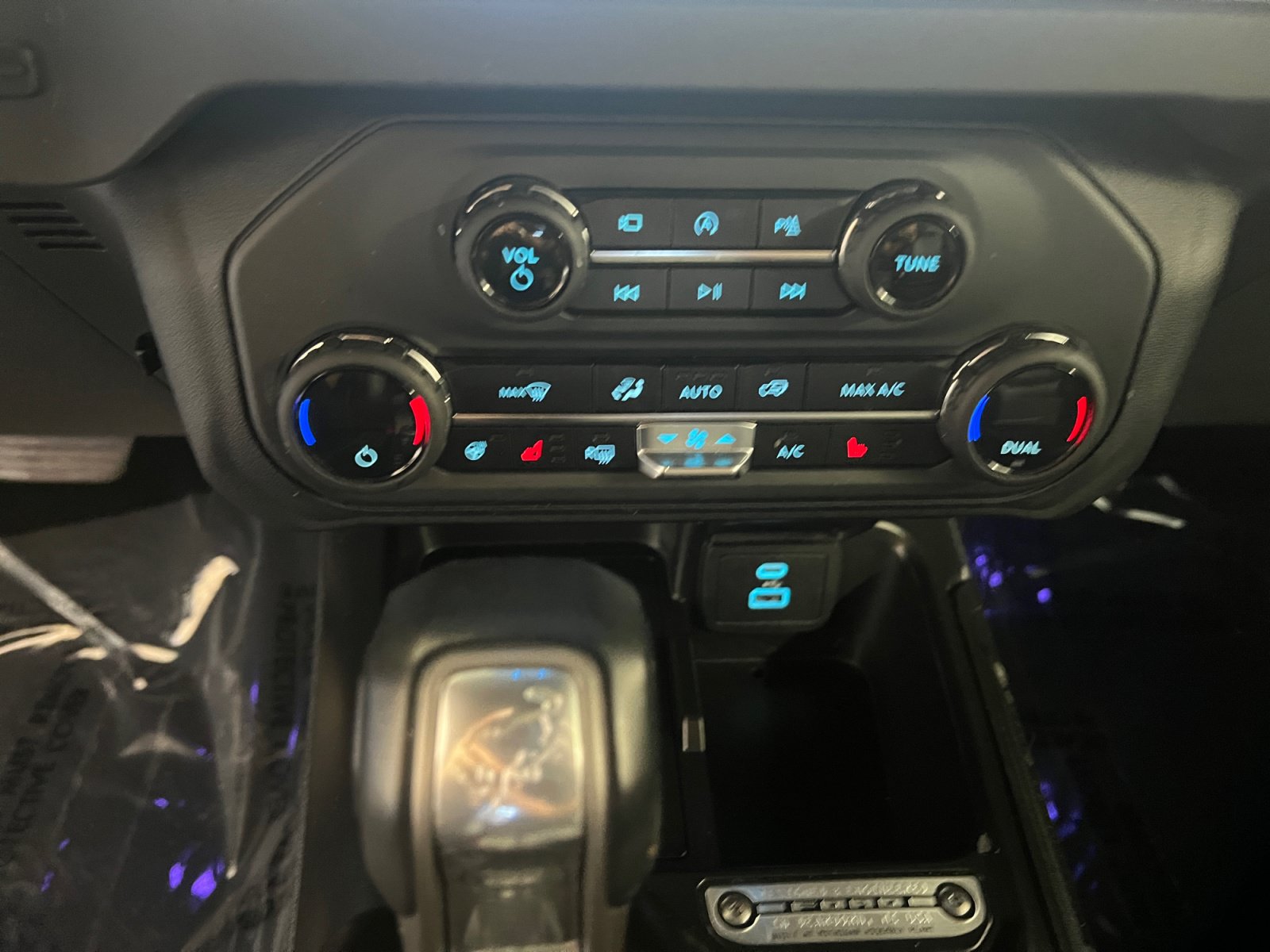 Certified 2025 Ford Bronco Outer Banks AWD/4WD image 21