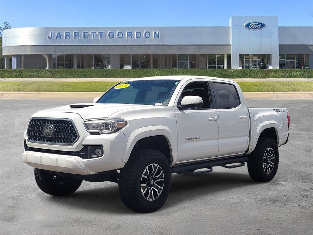 Used 2019 Toyota Tacoma TRD Sport RWD image 2
