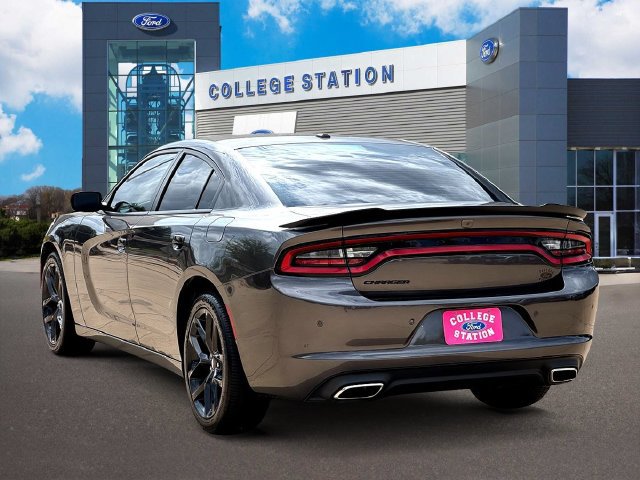 Used 2022 Dodge Charger SXT w/ Blacktop Package RWD image 6