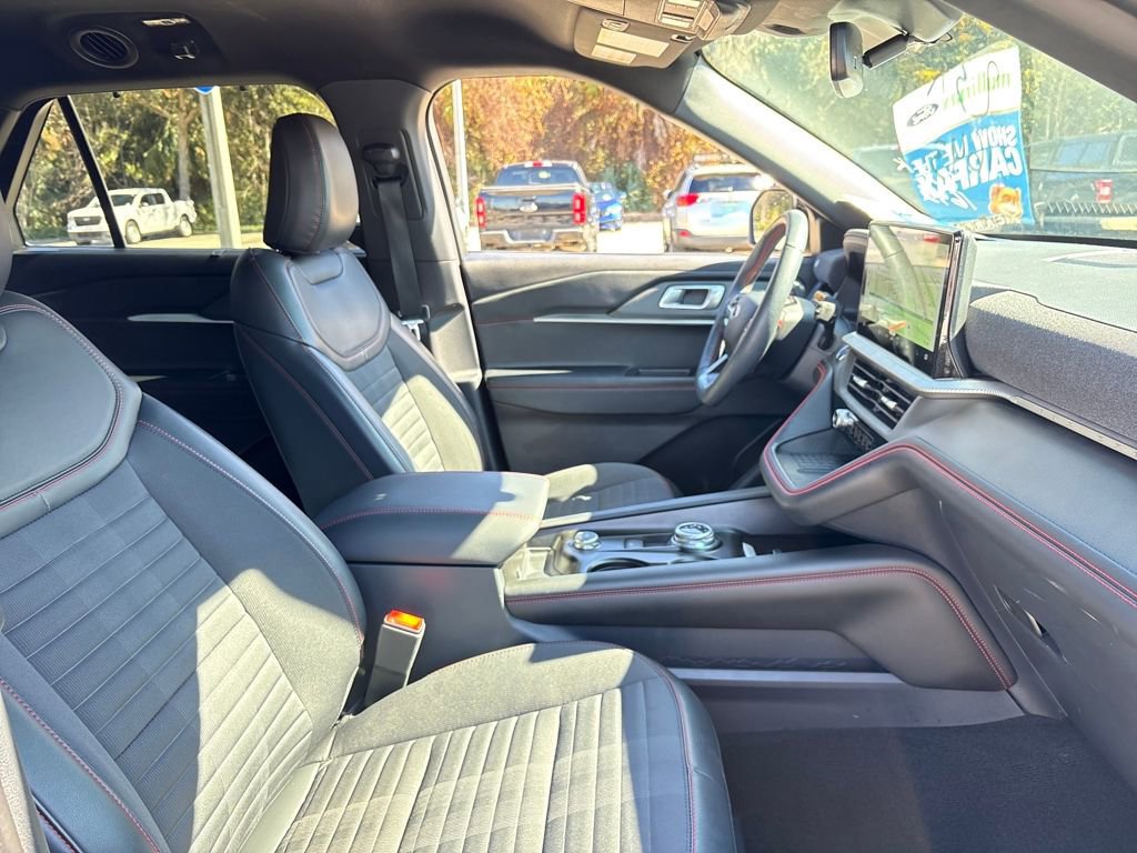 Certified 2025 Ford Explorer ST-Line w/ Premium Package image 28