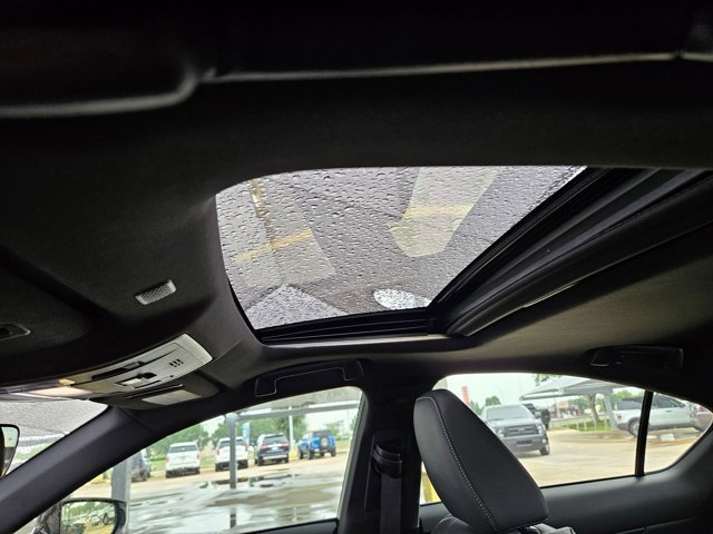 Used 2024 Lexus IS 350 F Sport RWD image 18