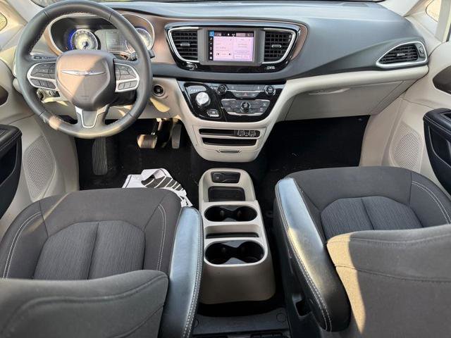 Used 2022 Chrysler Voyager LX FWD image 12