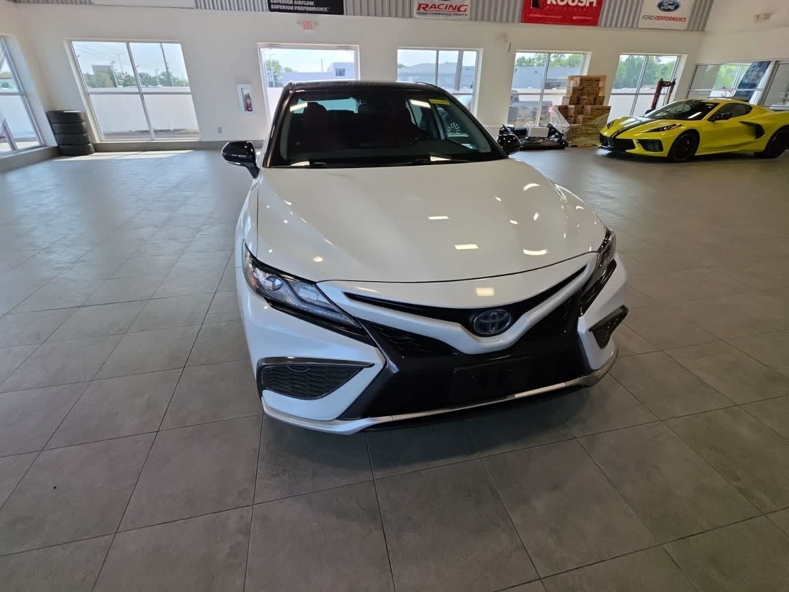 Used 2021 Toyota Camry XSE FWD image 3