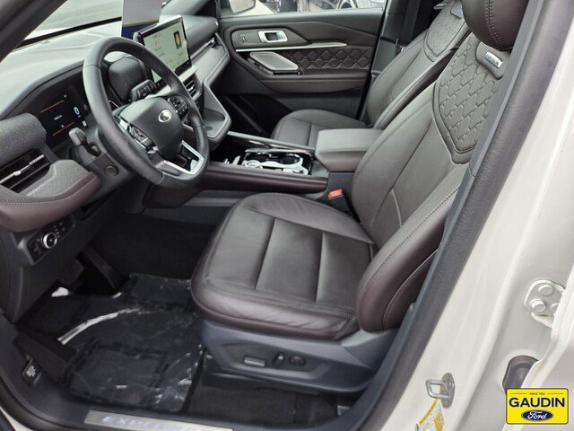 Certified 2025 Ford Explorer Platinum w/ Ultimate Package AWD/4WD image 11