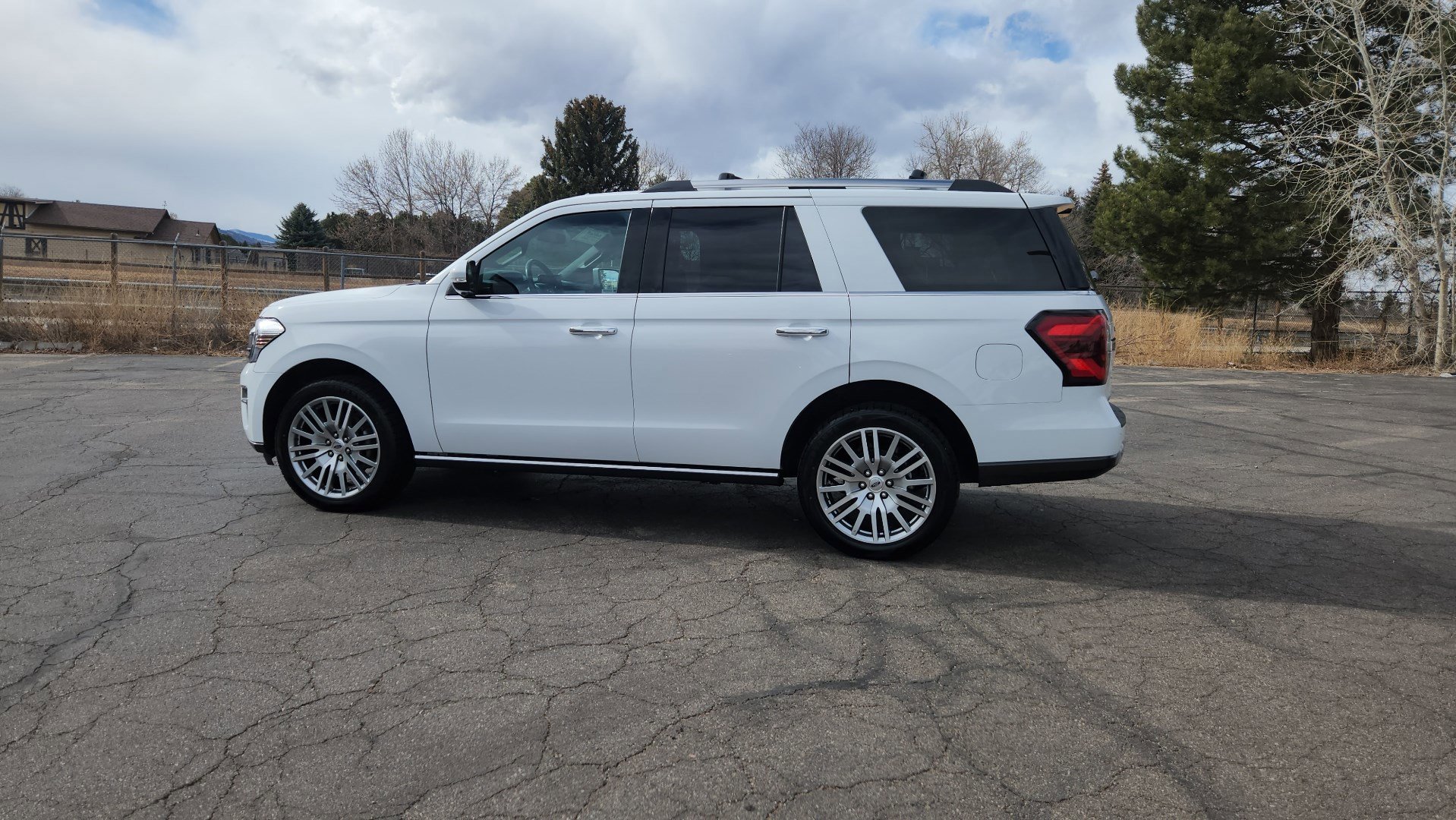 Certified 2024 Ford Expedition Limited image 8