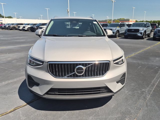 Used 2025 Volvo XC40 B5 Core AWD/4WD image 9
