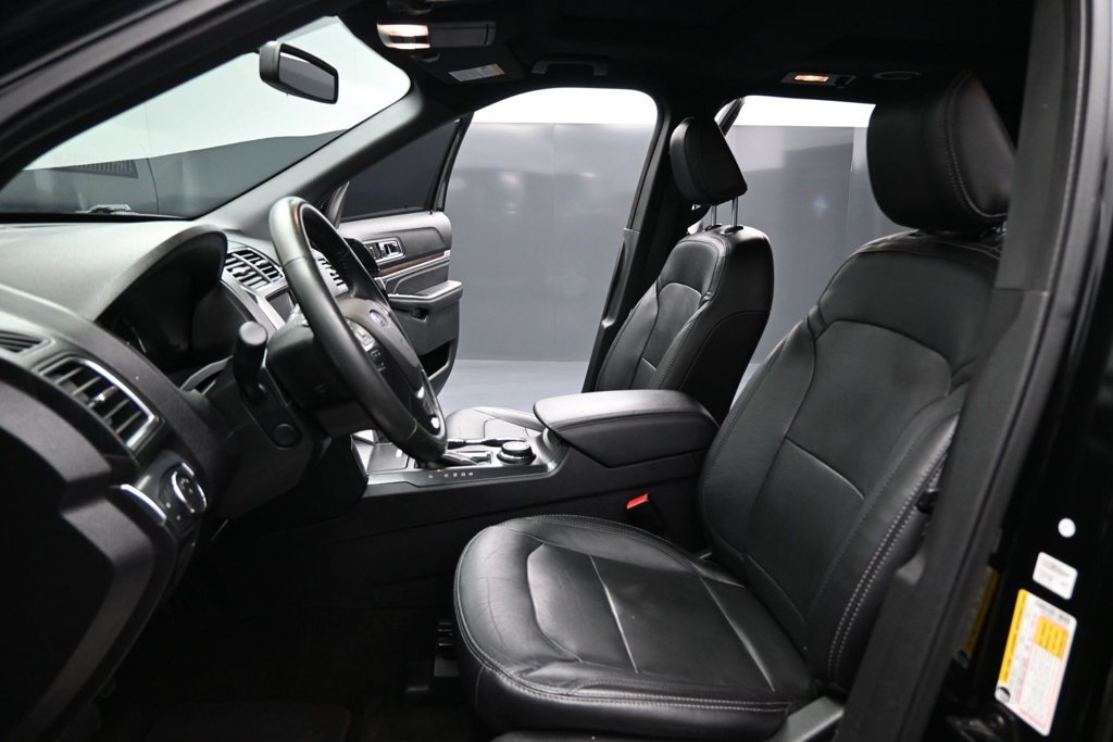 Certified 2018 Ford Explorer Limited AWD/4WD image 9