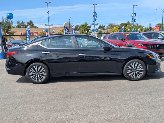 Used 2024 Nissan Altima 2.5 SV FWD image 3