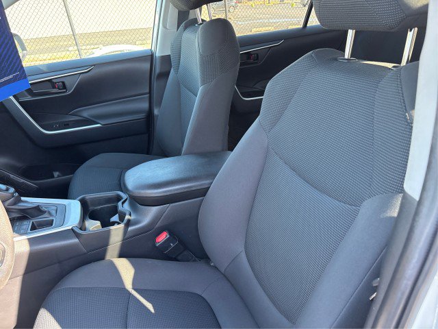 Used 2021 Toyota RAV4 LE AWD/4WD image 9