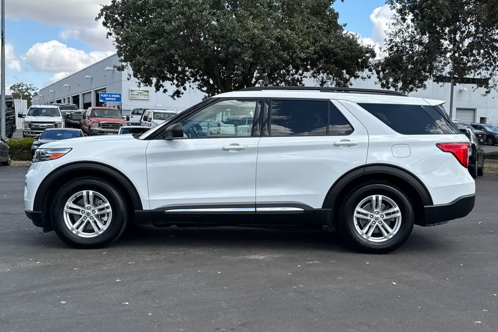 Certified 2020 Ford Explorer XLT w/ Equipment Group 202A RWD image 5
