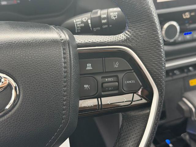 Used 2024 Toyota Sequoia Platinum AWD/4WD image 18
