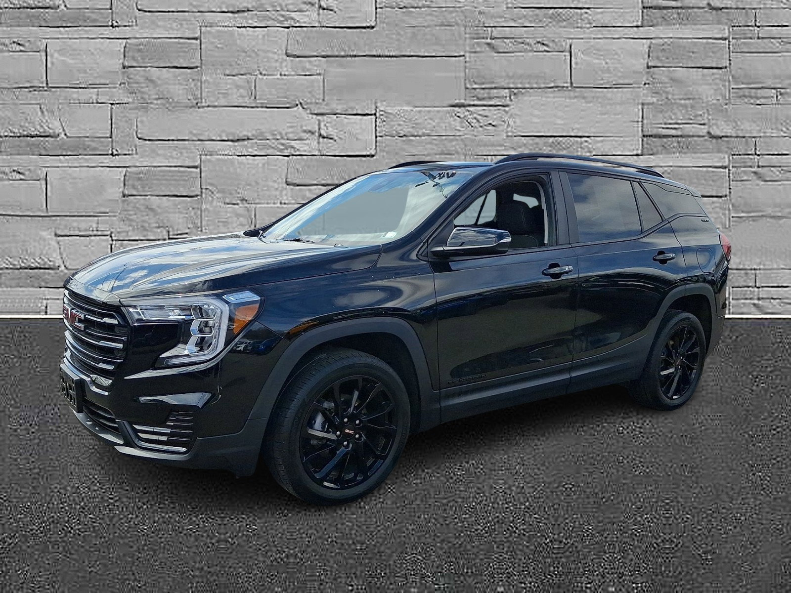 Used 2023 GMC Terrain SLE w/ Driver Convenience Package image 5