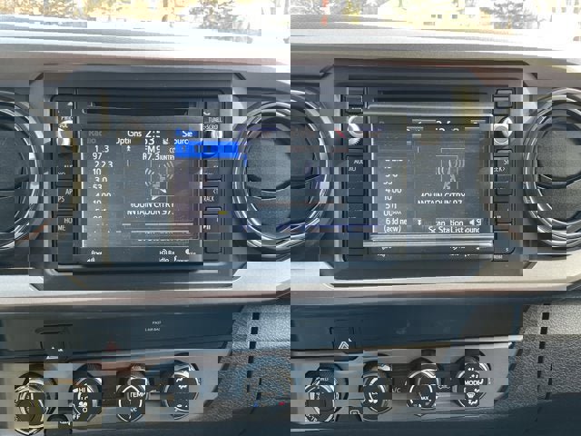 Used 2019 Toyota Tacoma SR5 AWD/4WD image 24