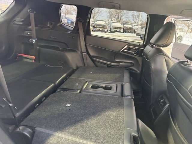 Used 2024 Mitsubishi Outlander SE image 32