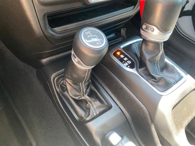 Used 2018 Jeep Wrangler Unlimited Sahara AWD/4WD image 22