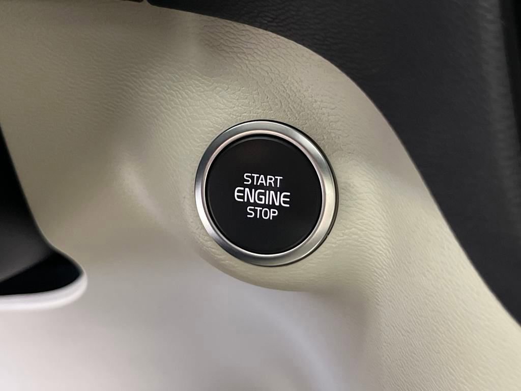 Used 2022 Volvo XC40 T5 Inscription image 23