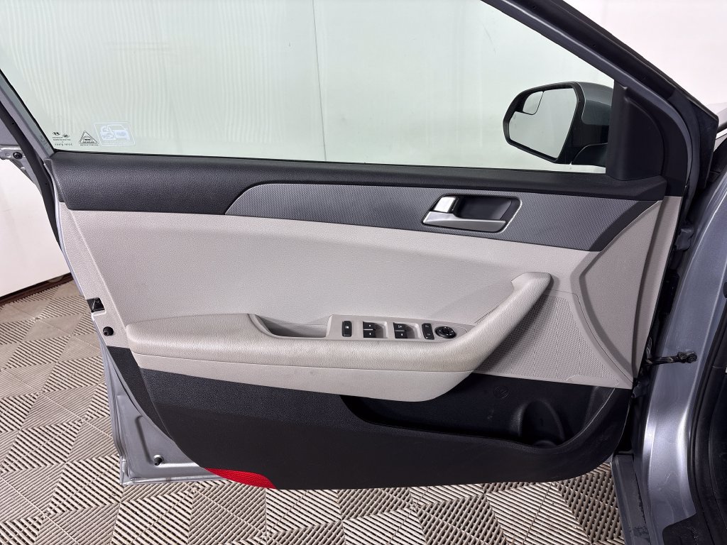 Used 2017 Hyundai Sonata SE FWD image 16