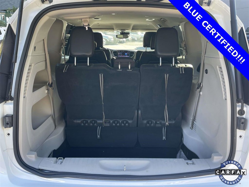 Used 2022 Chrysler Pacifica Touring-L image 9
